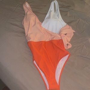 Cupshe one piece bathing suit, brand new never worn. Liner still on.